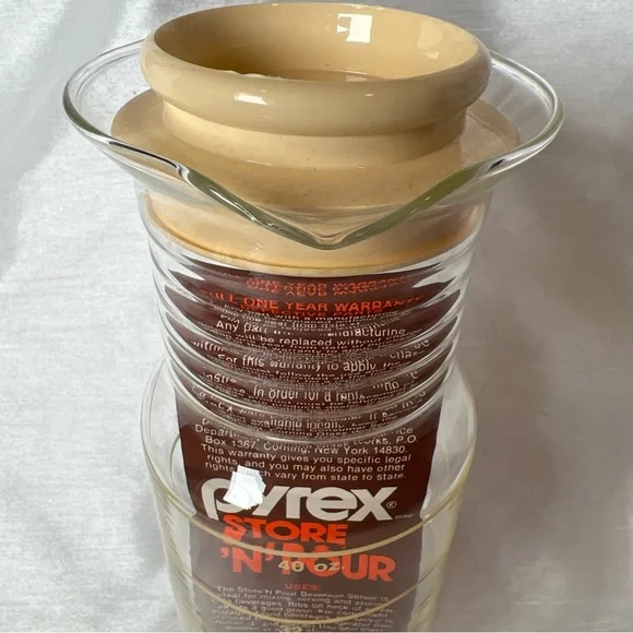 Vintage Pyrex 24oz Store‎ N Pour glass storage juice / Milk / liquid container - Picture 6 of 8